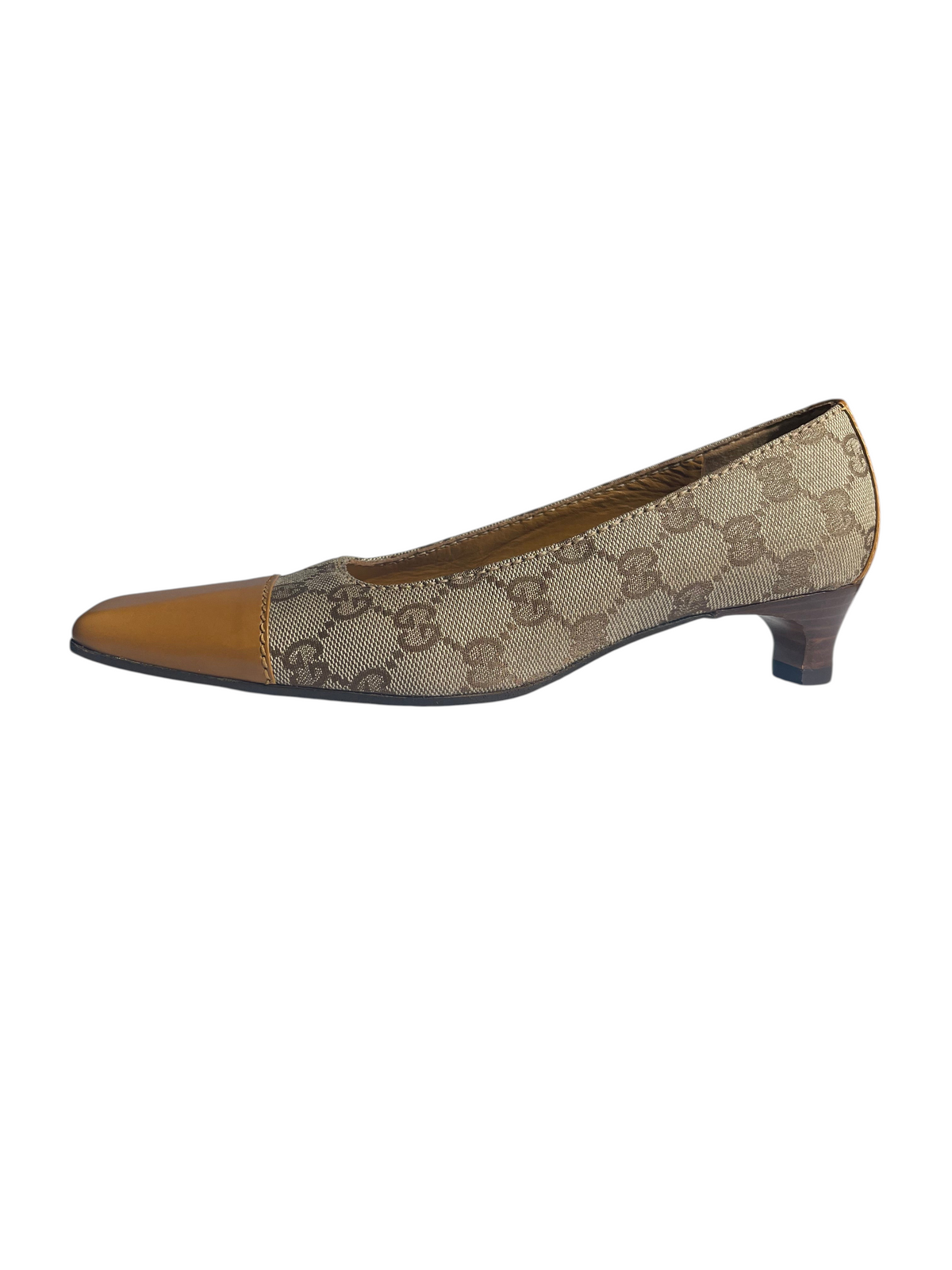 Scarpin MODEVESTIGE Gucci vintage em lona GG bege e couro marrom com bico quadrado e salto kitten baixo
