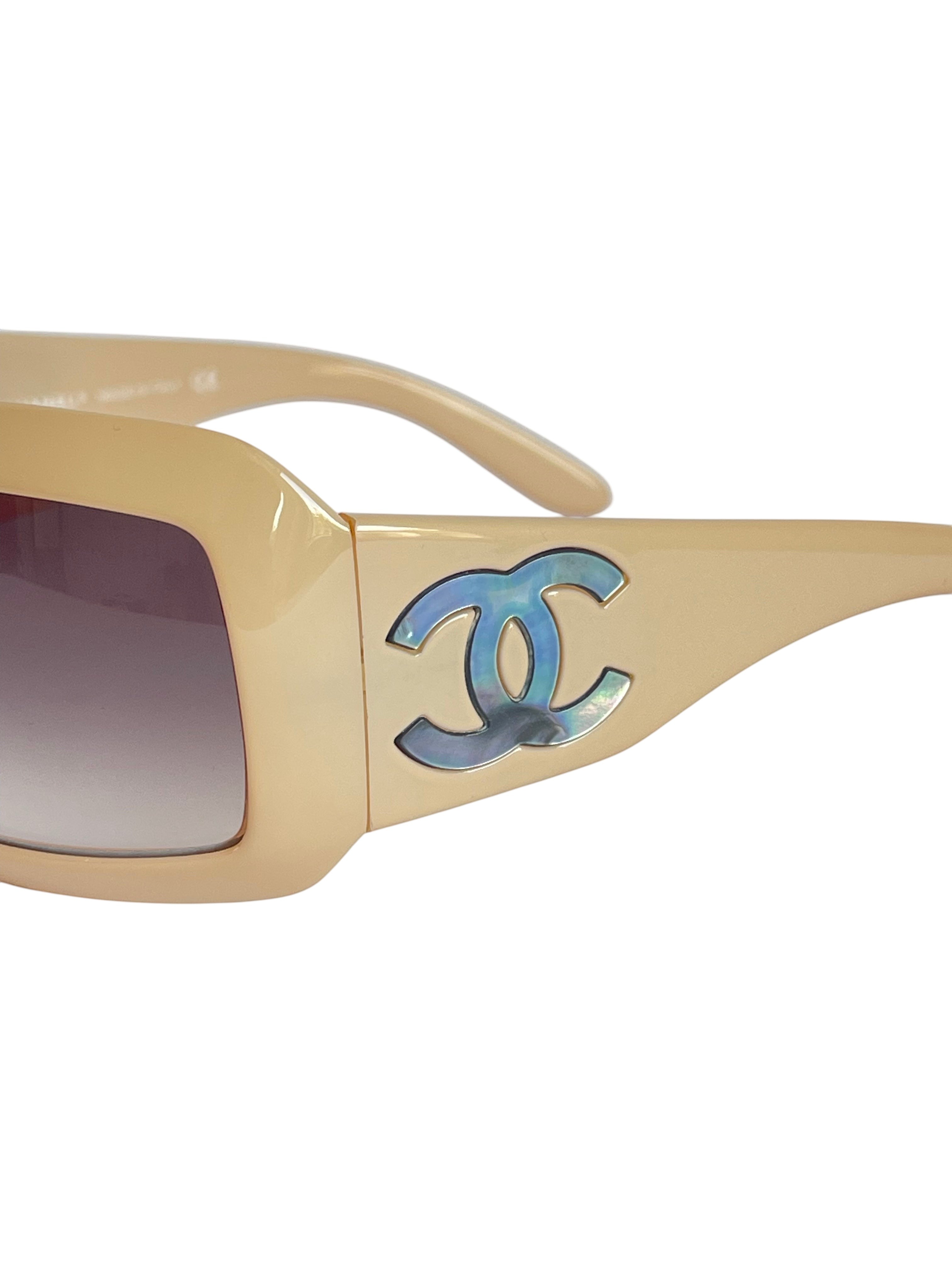 MODEVESTIGE CHANEL beige sunglasses with mother-of-pearl CC logo inlay on the wide temple arm and gradient brown lens.