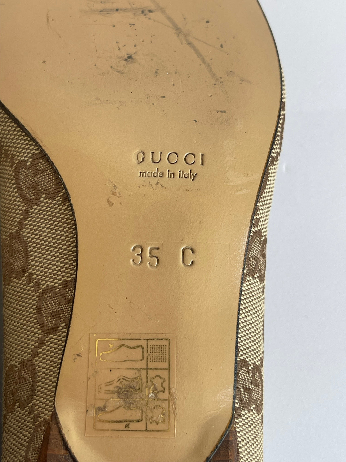 Sola de sapato vintage Gucci MODEVESTIGE em couro bege com logo GG e marca gravada, tamanho 35 C