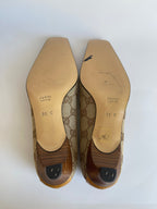 Solas de sapatos MODEVESTIGE Gucci vintage em lona GG bege com salto kitten de madeira e bico quadrado
