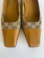 Scarpins vintage MODEVESTIGE Gucci em canvas GG bege e couro marrom com bico quadrado