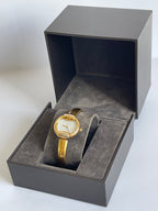 MODEVESTIGE vintage Gucci 1400L gold-plated wristwatch with white dial, presented in its original branded watch box.